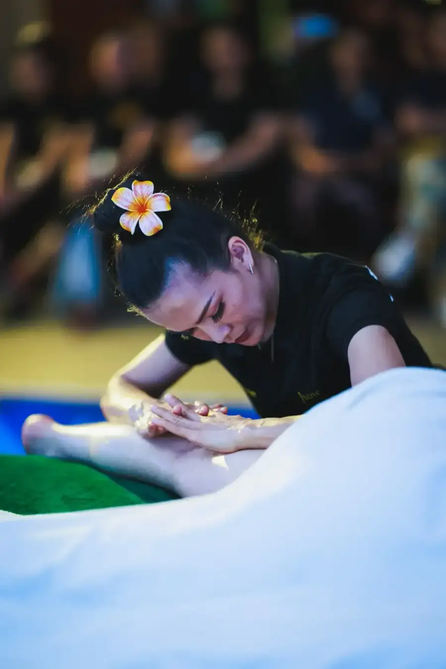 June Saurin bei der Universal Massage Championship, wo die Gold-Medalie Technik ausgezeichnet wurde