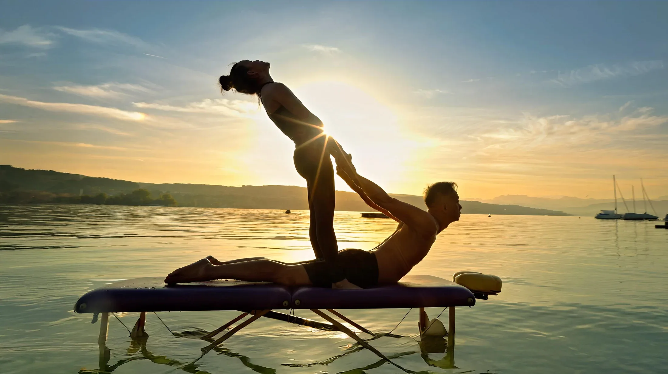 La photo primée de June : une scène de massage sur une table dans le lac de Zurich, au lever du soleil.